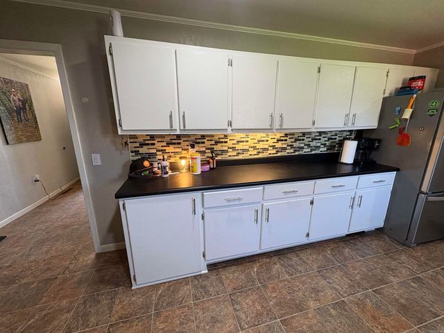 1402 Basil St, Corning, AR 72422