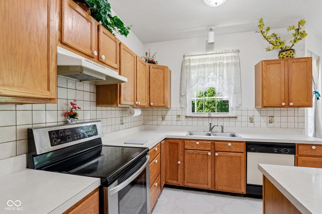 9654 Avenel Court, Carmel, IN 46032