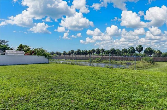 1418 SE 23rd TER, Cape Coral, FL 33990