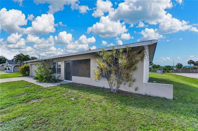 1418 SE 23rd TER, Cape Coral, FL 33990