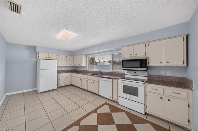 1418 SE 23rd TER, Cape Coral, FL 33990