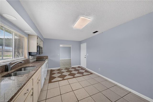 1418 SE 23rd TER, Cape Coral, FL 33990
