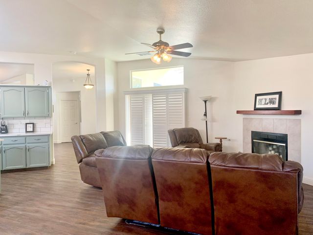 1067 N Roberta Way, Porterville, CA 93257