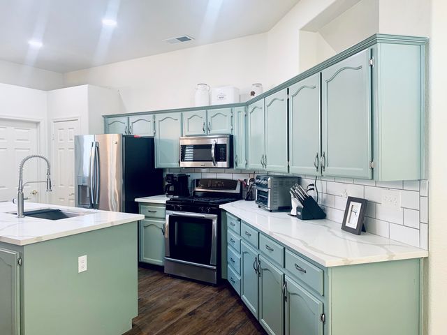 1067 N Roberta Way, Porterville, CA 93257