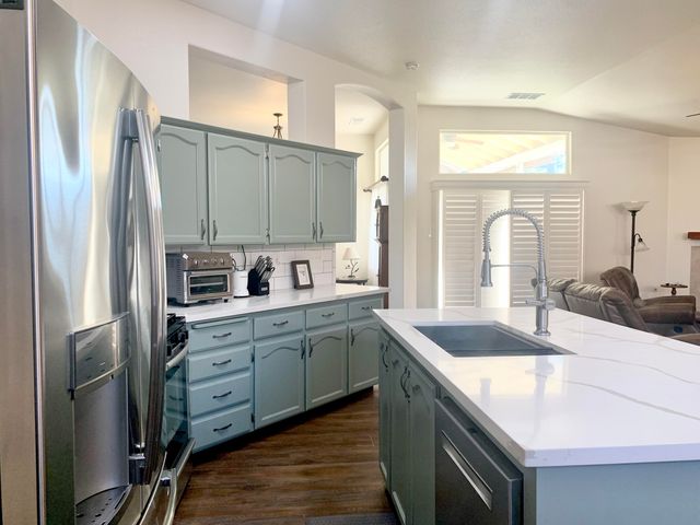 1067 N Roberta Way, Porterville, CA 93257