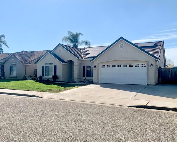 1067 N Roberta Way, Porterville, CA 93257