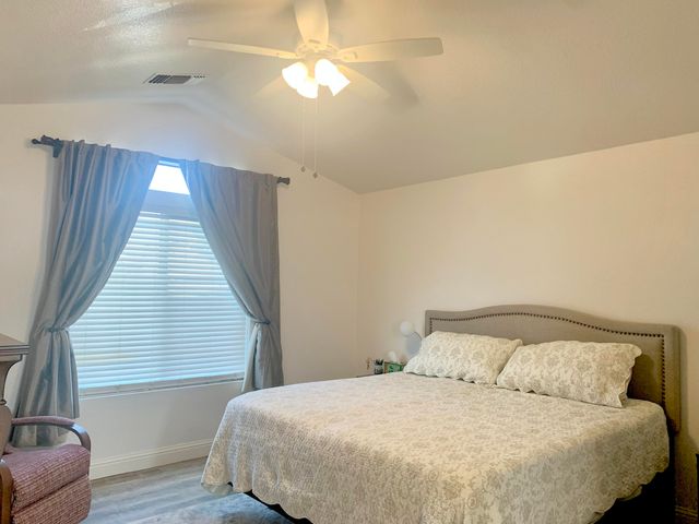 1067 N Roberta Way, Porterville, CA 93257