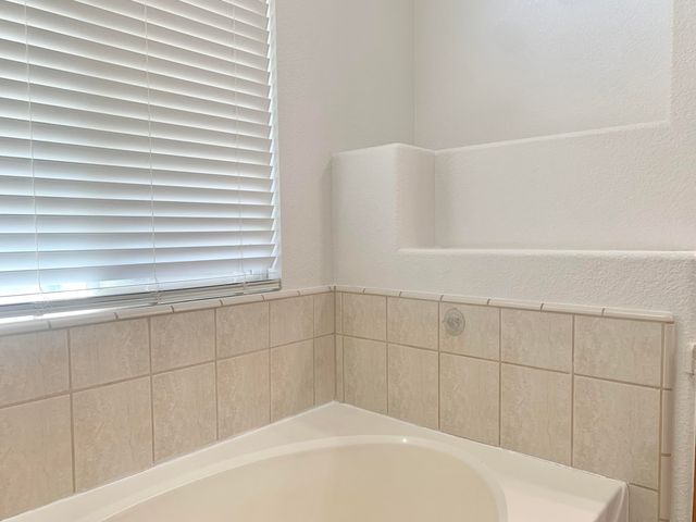 1067 N Roberta Way, Porterville, CA 93257