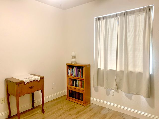 1067 N Roberta Way, Porterville, CA 93257