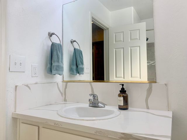 1067 N Roberta Way, Porterville, CA 93257