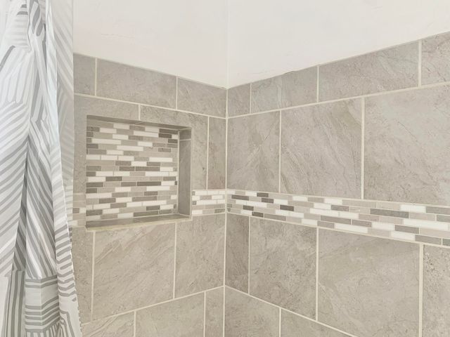 1067 N Roberta Way, Porterville, CA 93257