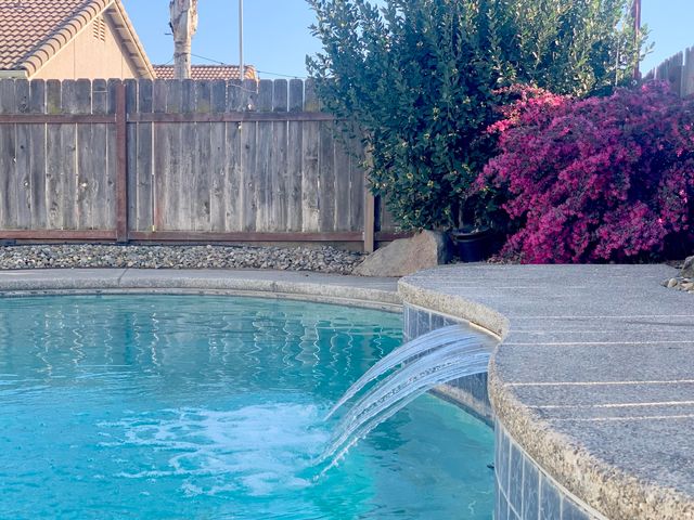 1067 N Roberta Way, Porterville, CA 93257