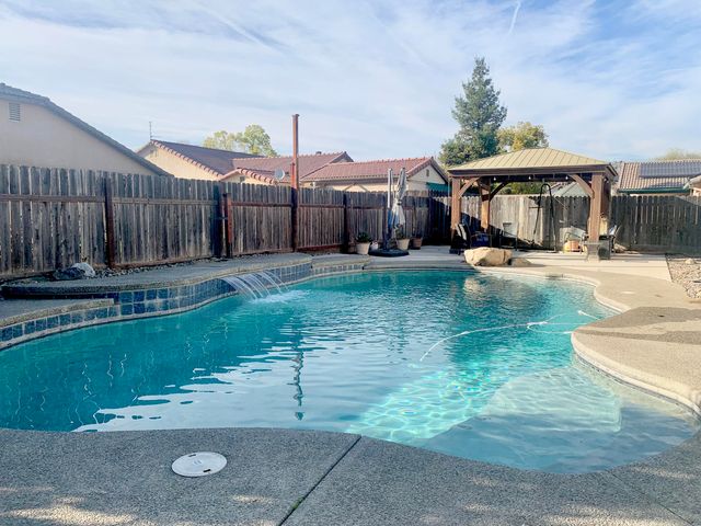 1067 N Roberta Way, Porterville, CA 93257