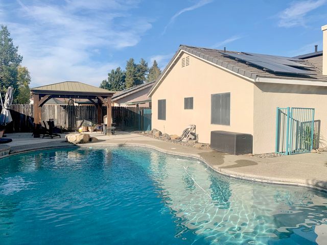 1067 N Roberta Way, Porterville, CA 93257