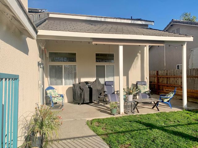 1067 N Roberta Way, Porterville, CA 93257