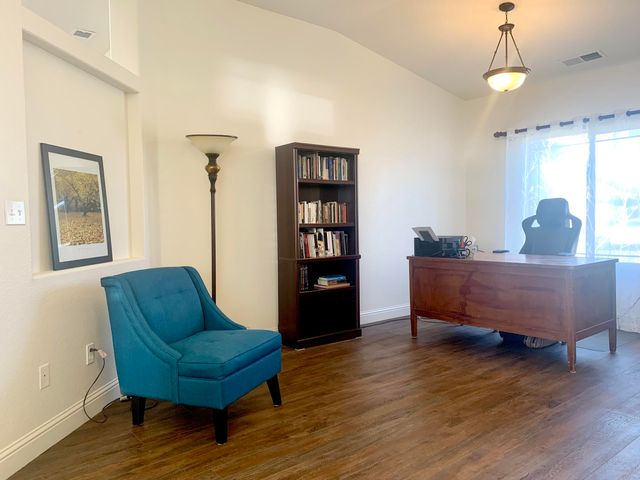 1067 N Roberta Way, Porterville, CA 93257