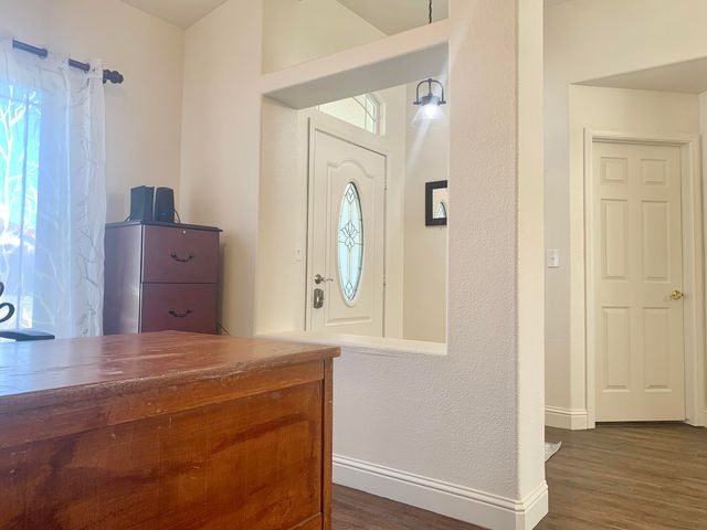 1067 N Roberta Way, Porterville, CA 93257