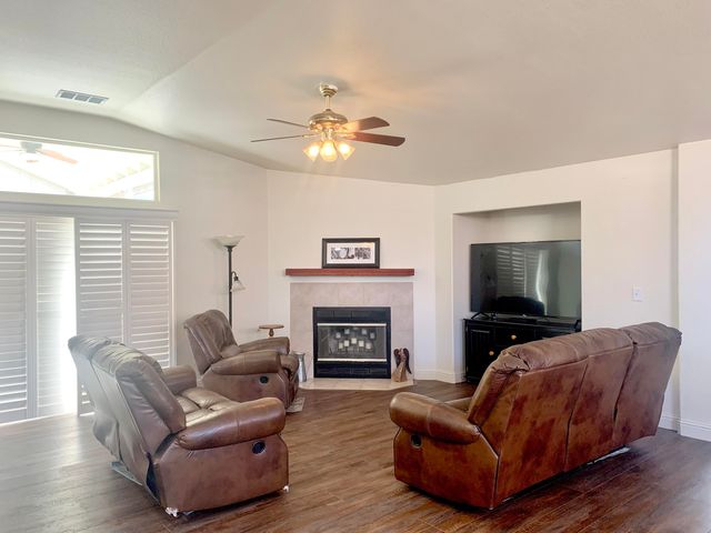 1067 N Roberta Way, Porterville, CA 93257