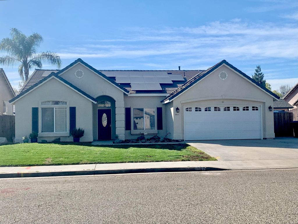 1067 N Roberta Way, Porterville, CA 93257