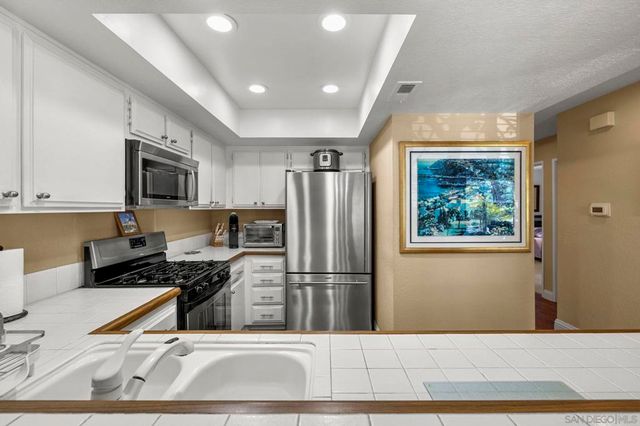 883 Ginger Ave, Carlsbad, CA 92011