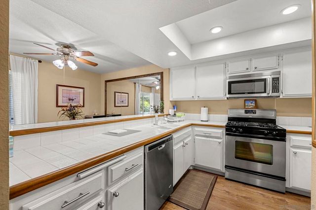 883 Ginger Ave, Carlsbad, CA 92011