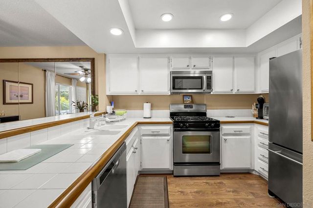 883 Ginger Ave, Carlsbad, CA 92011