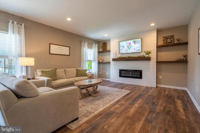 3013 SADDLEWOOD DR, Pennsburg, PA 18073