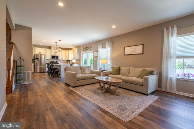 3013 SADDLEWOOD DR, Pennsburg, PA 18073