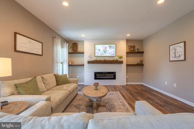 3013 SADDLEWOOD DR, Pennsburg, PA 18073