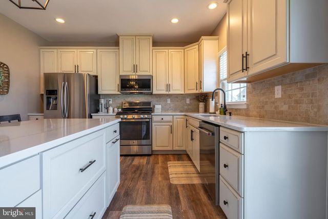 3013 SADDLEWOOD DR, Pennsburg, PA 18073