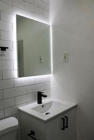 1237 NW 33rd Avenue, Miami, FL 33125
