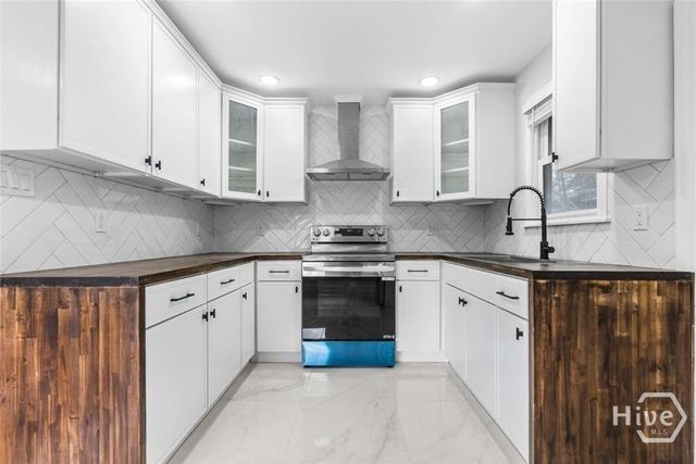 2102 Auburn Street, Savannah, GA 31404