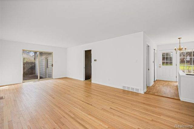 7077 Brookridge Drive, West Bloomfield, MI 48322