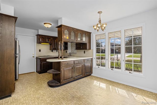 7077 Brookridge Drive, West Bloomfield, MI 48322