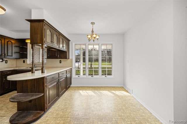 7077 Brookridge Drive, West Bloomfield, MI 48322