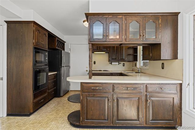 7077 Brookridge Drive, West Bloomfield, MI 48322
