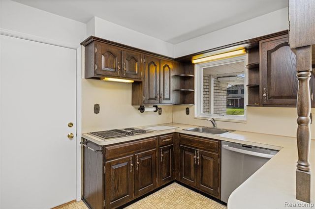 7077 Brookridge Drive, West Bloomfield, MI 48322