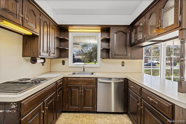 7077 Brookridge Drive, West Bloomfield, MI 48322