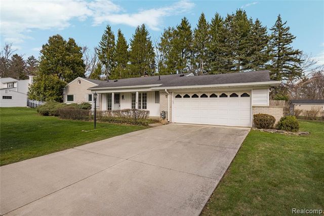 7077 Brookridge Drive, West Bloomfield, MI 48322