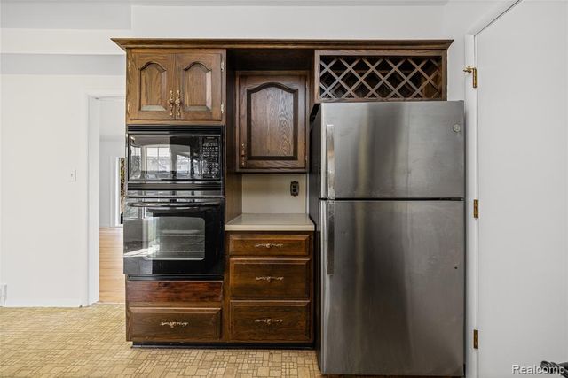 7077 Brookridge Drive, West Bloomfield, MI 48322