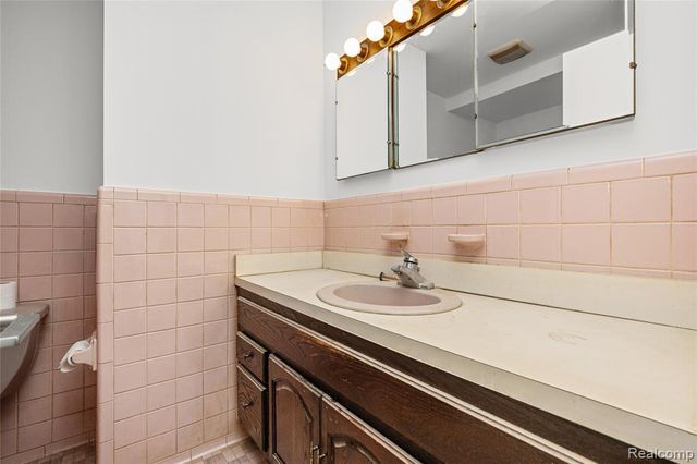 7077 Brookridge Drive, West Bloomfield, MI 48322