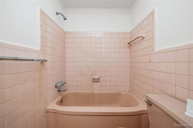 7077 Brookridge Drive, West Bloomfield, MI 48322