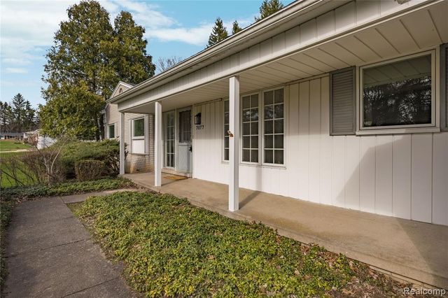 7077 Brookridge Drive, West Bloomfield, MI 48322