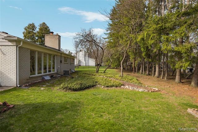 7077 Brookridge Drive, West Bloomfield, MI 48322