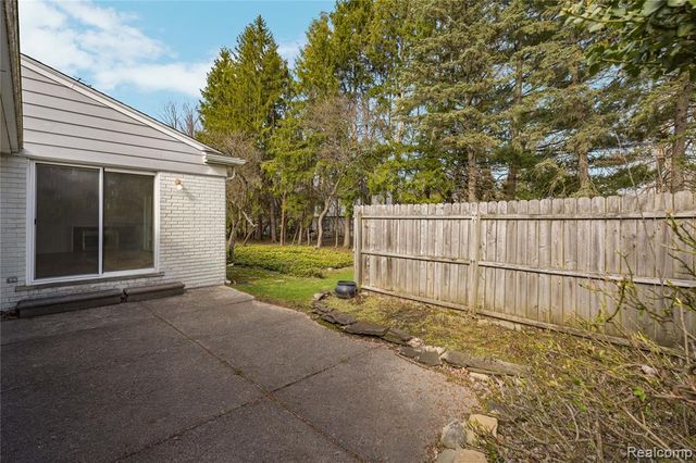 7077 Brookridge Drive, West Bloomfield, MI 48322