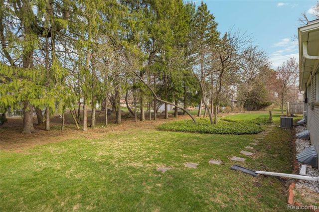 7077 Brookridge Drive, West Bloomfield, MI 48322