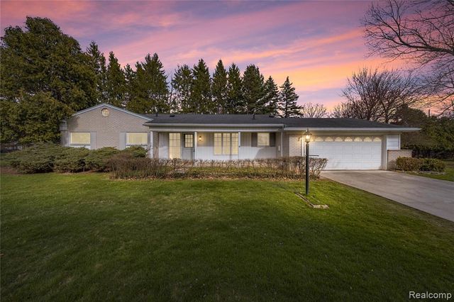 7077 Brookridge Drive, West Bloomfield, MI 48322