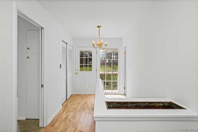 7077 Brookridge Drive, West Bloomfield, MI 48322