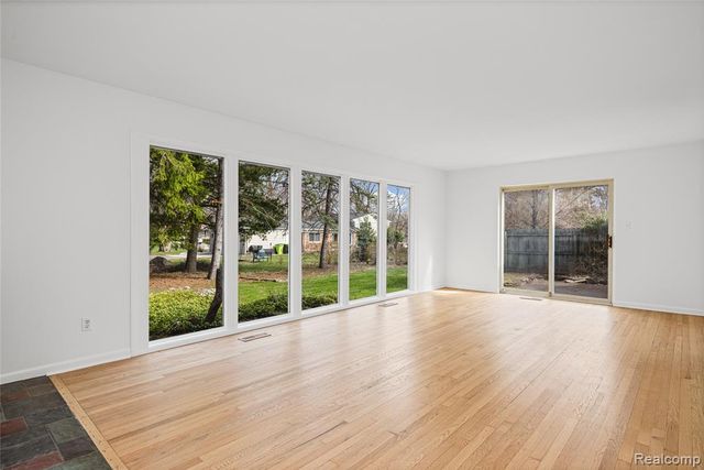 7077 Brookridge Drive, West Bloomfield, MI 48322