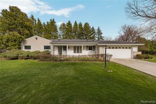 7077 Brookridge Drive, West Bloomfield, MI 48322